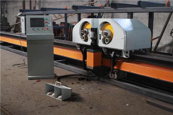 pionowe zginanie zbrojenia ze ściętym cnc, podwójna głowica giętarki